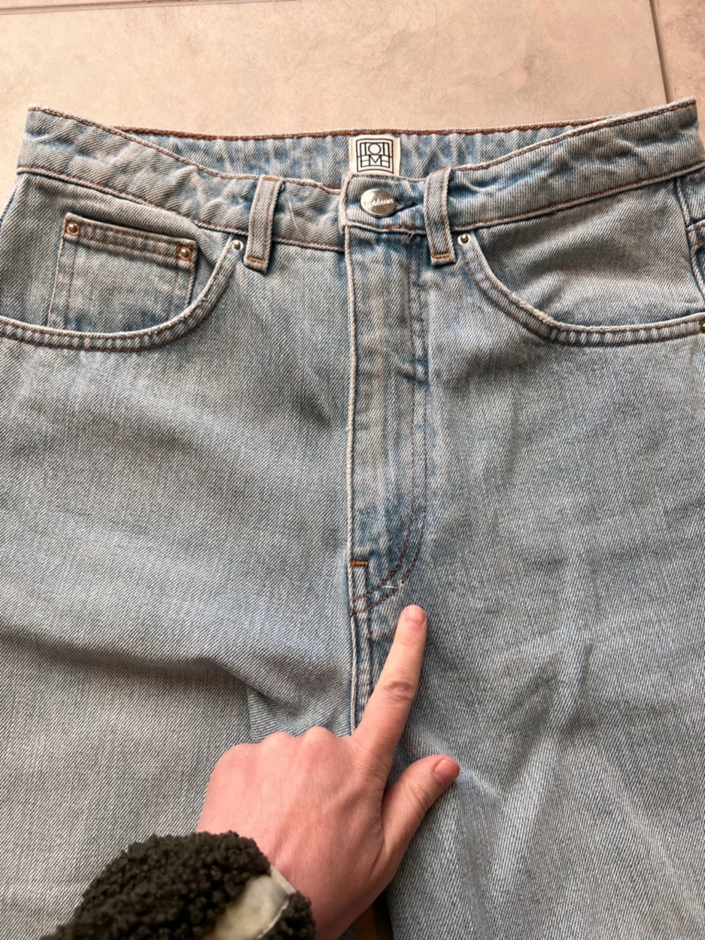 Totême Flair Denim Jeans - Picture 6 of 10